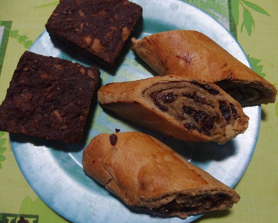 bread pudding raisin slice